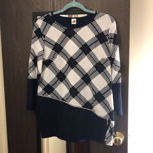 Long sleeve top with cross patterns white and blue color